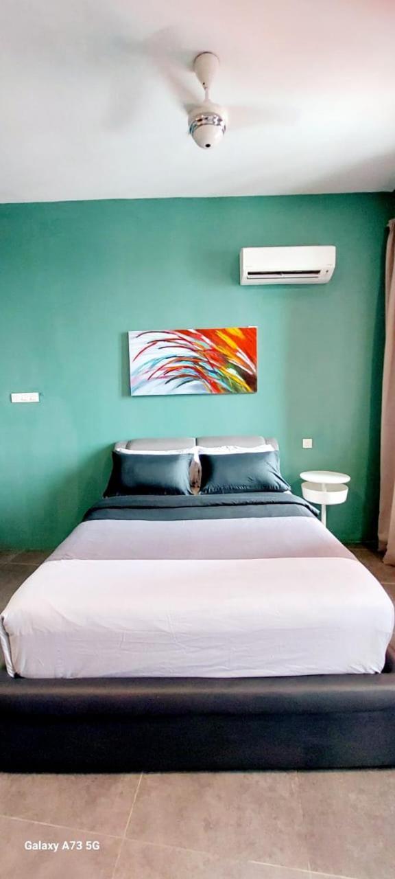 Maya Empire Studio Kampong Bukit Lanjan Номер фото